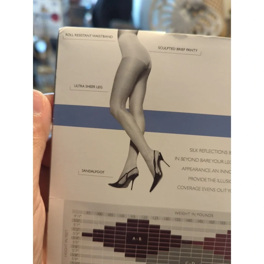 Vintage New Hanes Silk Reflections‎ Silky Sheer Pantyhose Size AB Beyond Ebony
